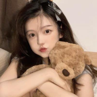戴丝绸帽的男人